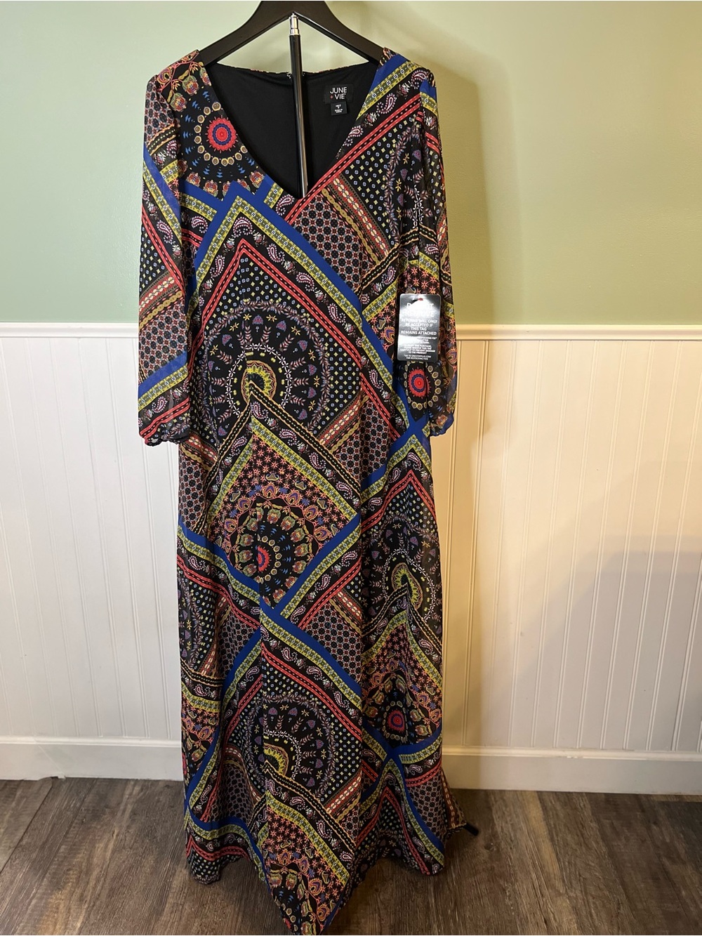 NWT- June & Vie Plus Chiffon Black Multi Bias Bandana Maxi Dress. Size 10/12